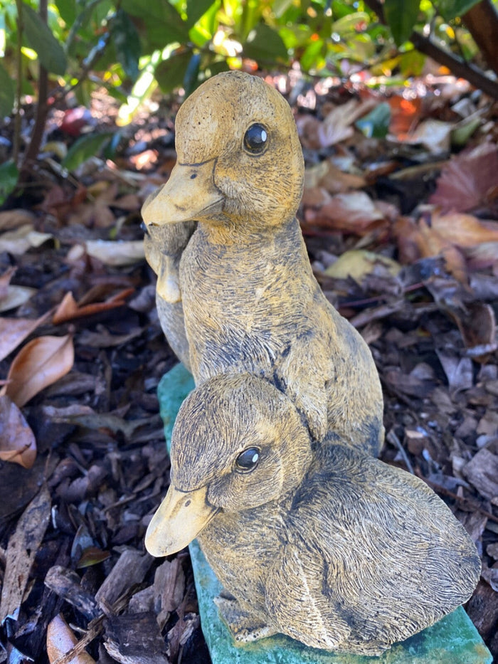 22nice4me Garden Statues set of three hand-painted concrete ducklings with a textured matte finish in a garden setting