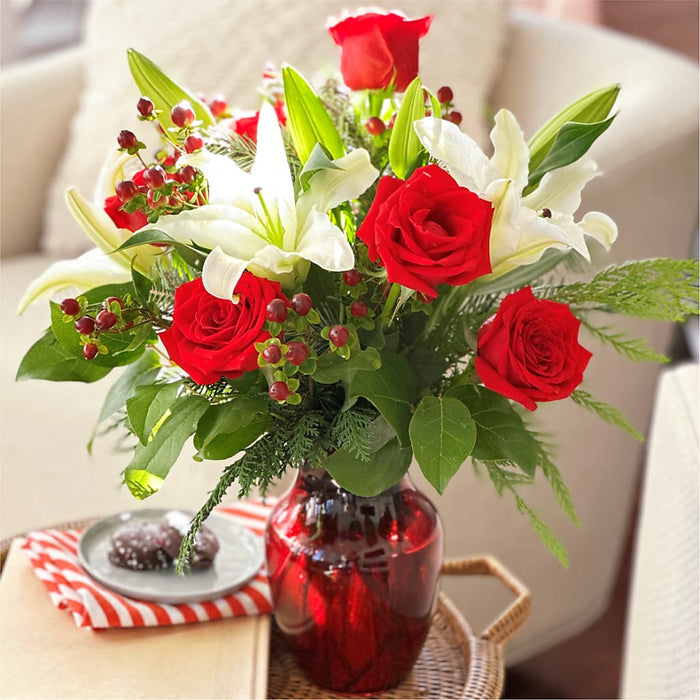 Evergreen Delight Bouquet – PANDA FLOWERS CANADA INC, Calgary AB