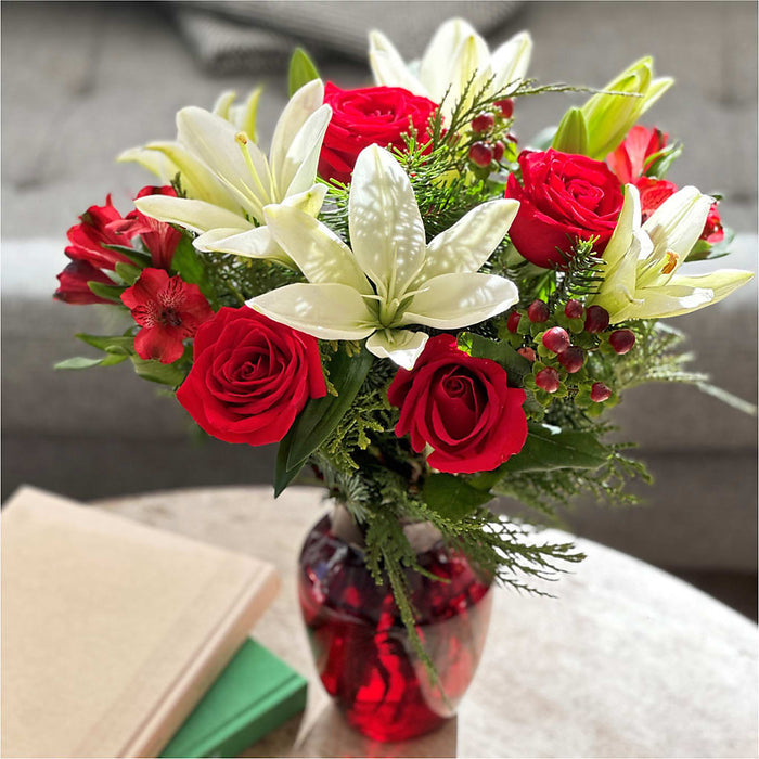 Evergreen Delight Bouquet – PANDA FLOWERS CANADA INC, Calgary AB