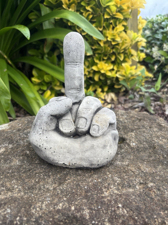 22nice4me Garden Statues concrete finger up ornament in a grey textured finish, suitable for indoor or outdoor decor.