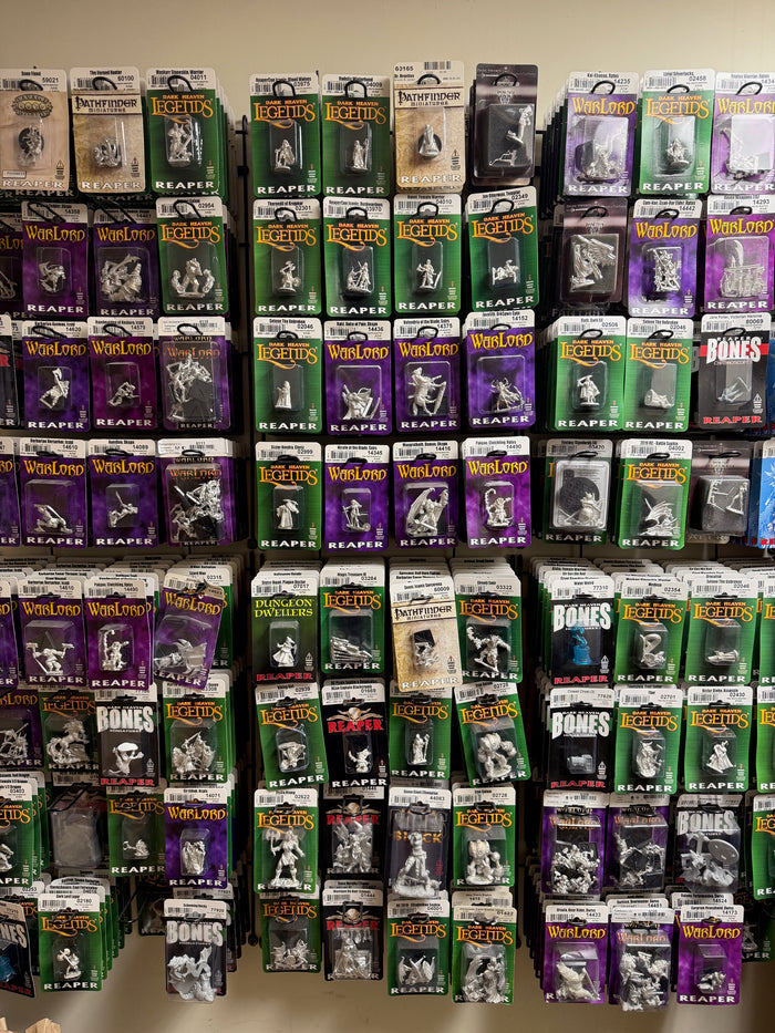 Miniature-001: Bargain Bin Mostly Metal Miniatures Reaper Painting Dungeons and Dragons Display Plinths