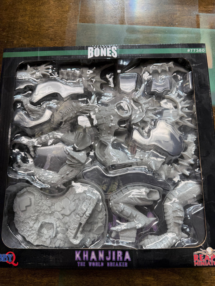 Miniature-003: Khanjira the World Breaker Boxed Set Miniatures Reaper Painting Dungeons and Dragons Display Plinths