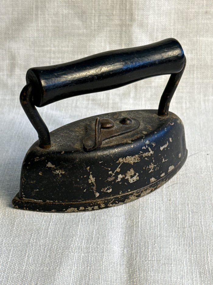Small Decorative Child’s Sad Iron 3