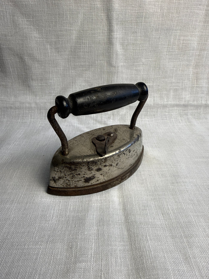 Small Decorative Child’s Sad Iron 8