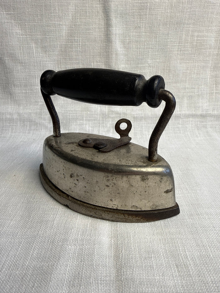 Small Decorative Child’s Sad Iron 8