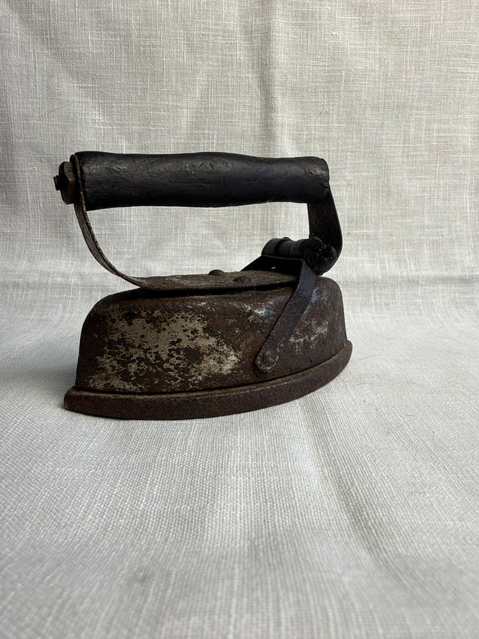 Small Decorative Child’s Sad Iron 9