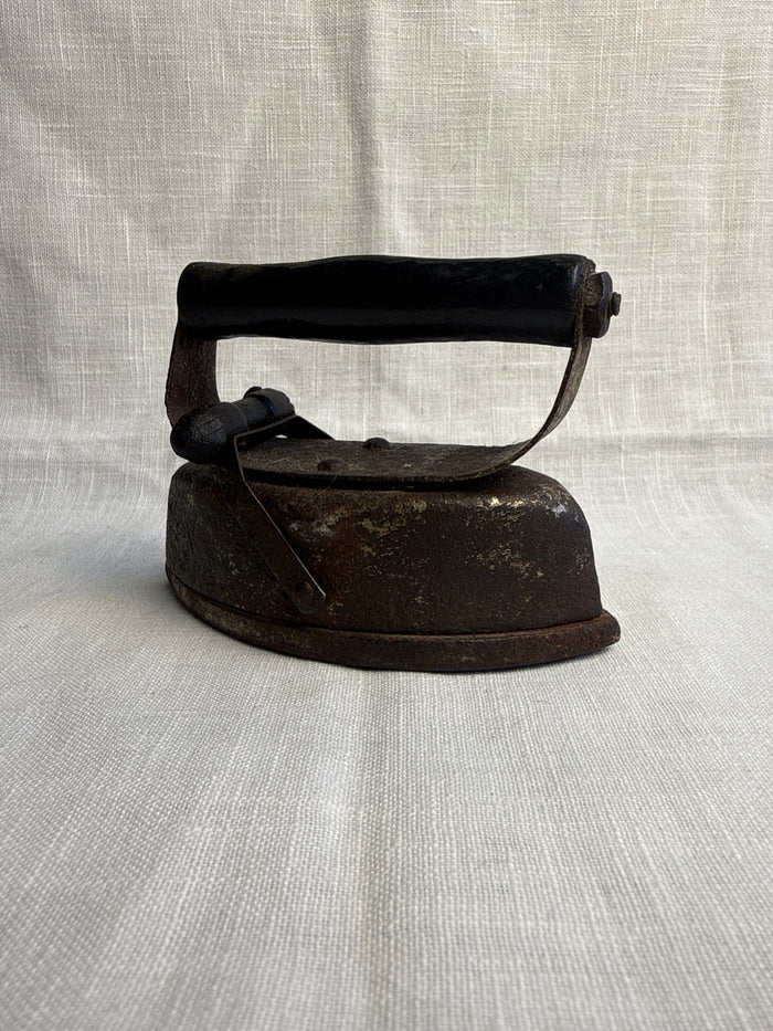 Small Decorative Child’s Sad Iron 9