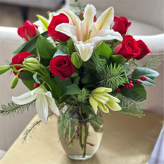 Sparkling Snowflakes Bouquet – PANDA FLOWERS CANADA INC, Calgary AB